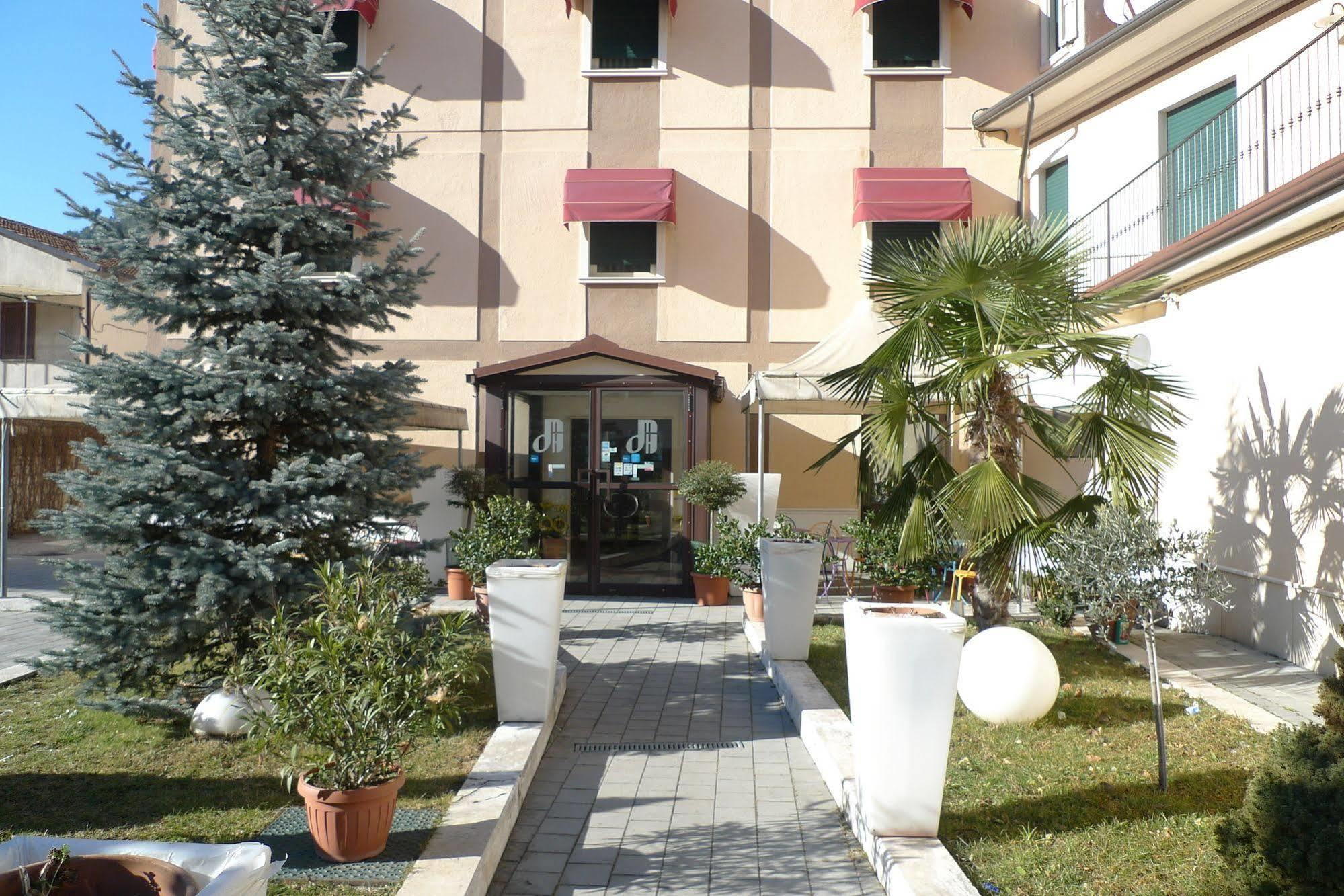 Hotel De Meis Capistrello Exterior photo